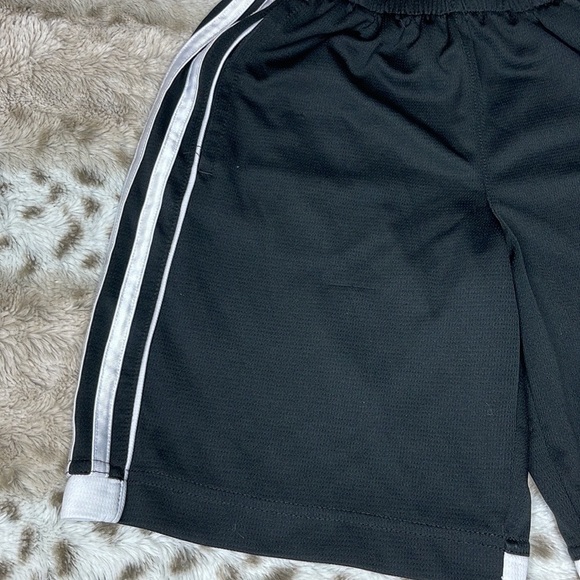 Adidas Boys Shorts Size M - Picture 3 of 7